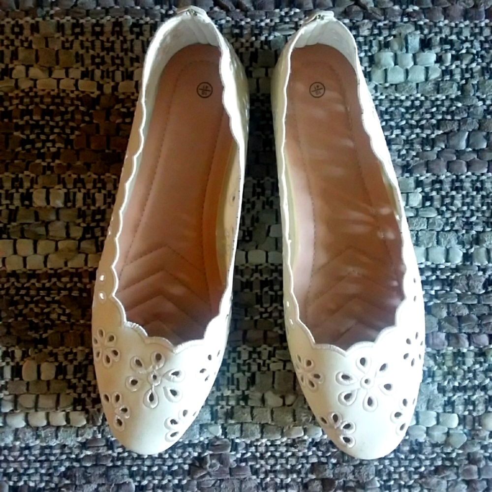 Soft flats, however no name on them. Model number 6301-N. Size 10.